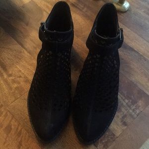 Vince Camuto 6.5 Black Booties
